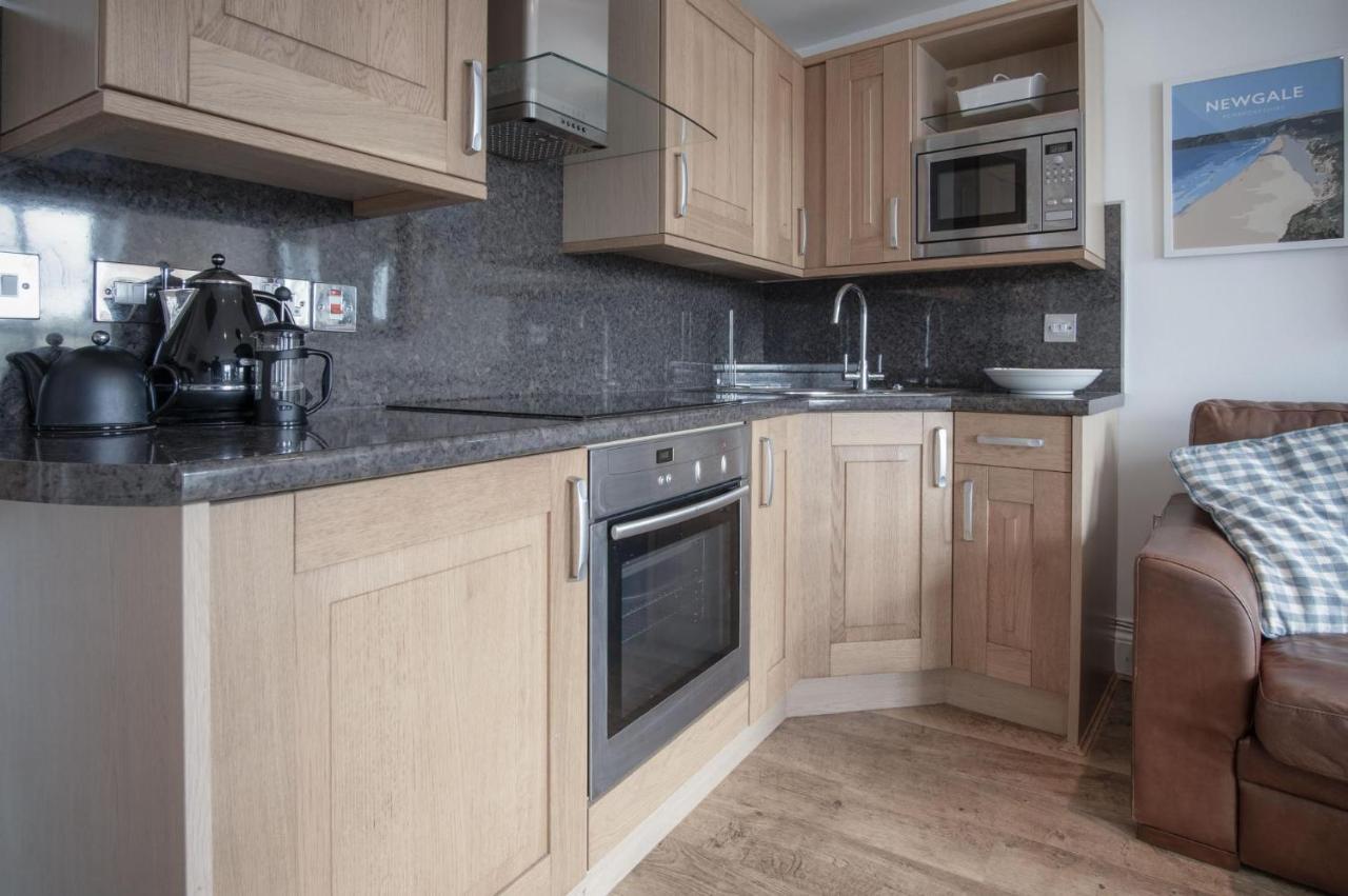 Goscar Court - 1 Bedroom Apartment - Tenby Extérieur photo